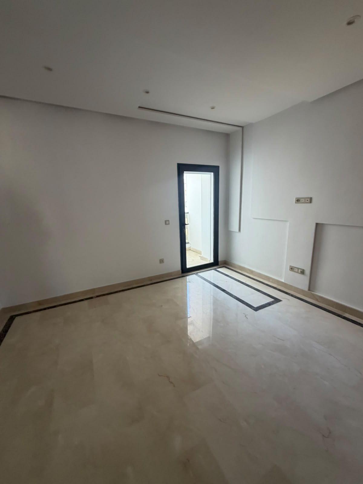 5e790cff-a953-4ac1-9765-9e504cd5f760 (1) appartement de lux a louer
