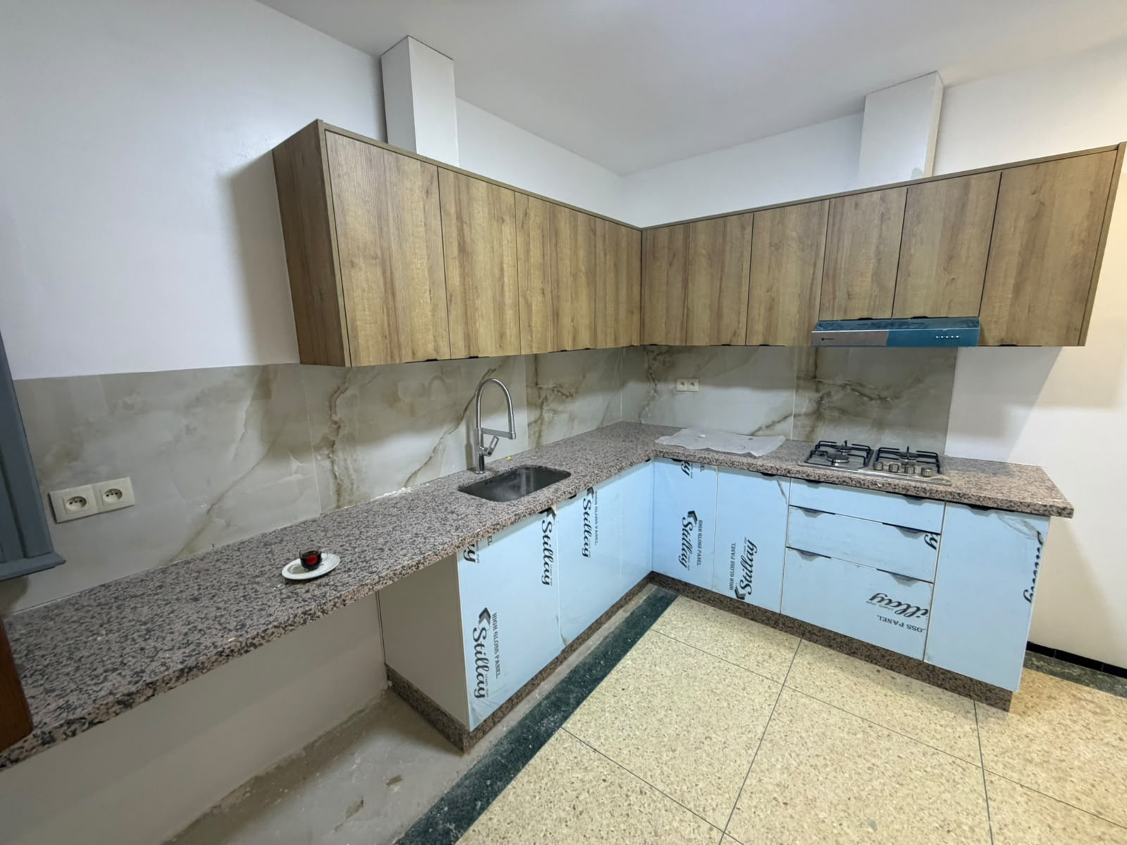 c20409e7-a91c-4341-8638-13cf85cb1e13 appartement vide a louer